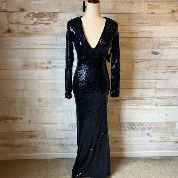 NWT lulu’s blue sequined gown size M. Wedding Guest or Formal Event! - Picture 5 of 12